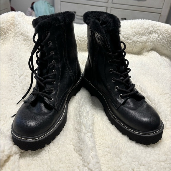 Black boots size 7 - 7 1/2 Sincerely Jules Brand - Picture 4 of 5